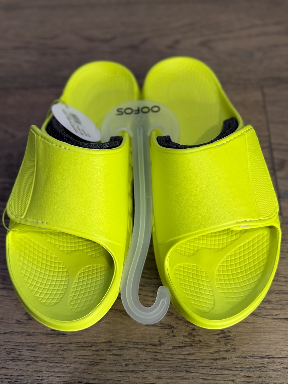 NWT Oofos Ooahh Soort Flex unisex slides- neon yellow/green M11/W13